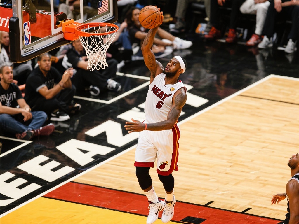 詹姆斯关键补篮定胜局 东契奇空砍34分 湖人惊险击败步行者 回顾NBA历史,类似的绝杀场景并不少见。