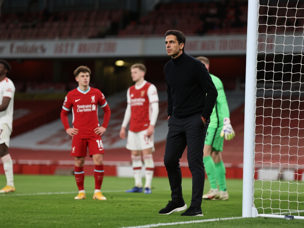 以最近对阵利物浦的比赛为例，阿森纳在场面