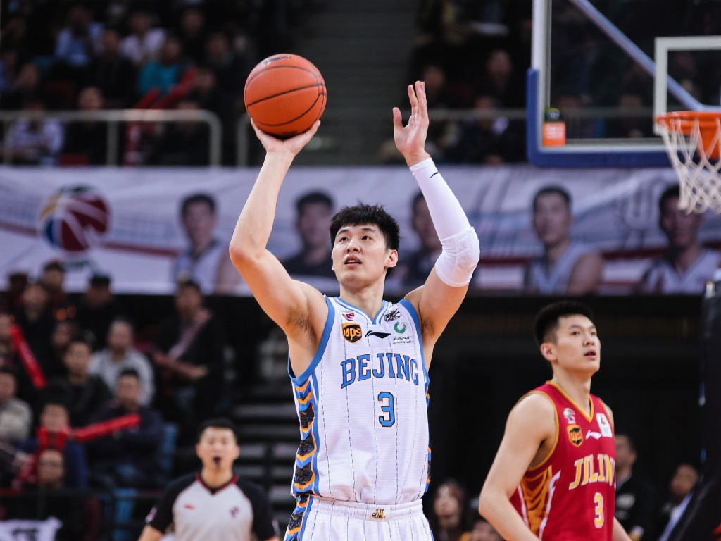 王哲林力压王治郅,跻身CBA历史得分榜第六 随着王哲林状态的持续稳定,球迷们开始期待