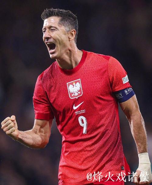 科贝:莱万连续两轮西甲未获出场机会,心生不满 科贝:莱万连续两轮西甲未获出场机会,心生不满