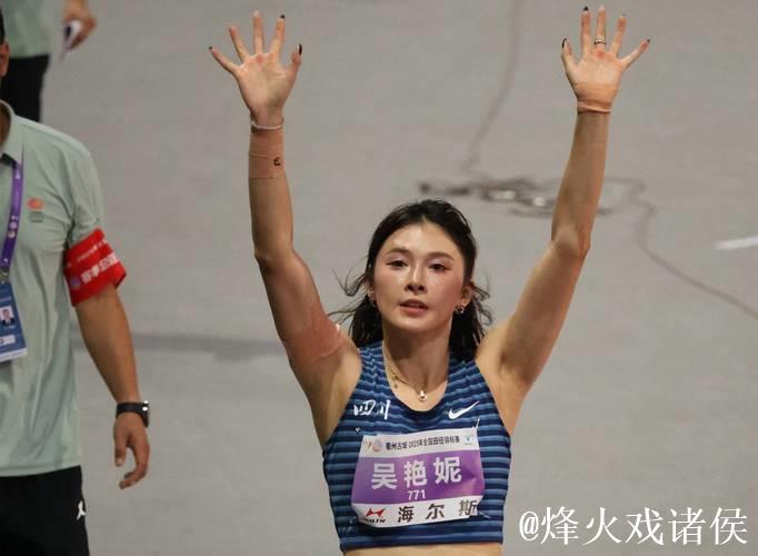 女子100米栏决赛:吴艳妮摘金,林雨薇摔倒仍获季军 女子100米栏决赛:吴艳妮摘金,林雨薇摔倒仍获季军